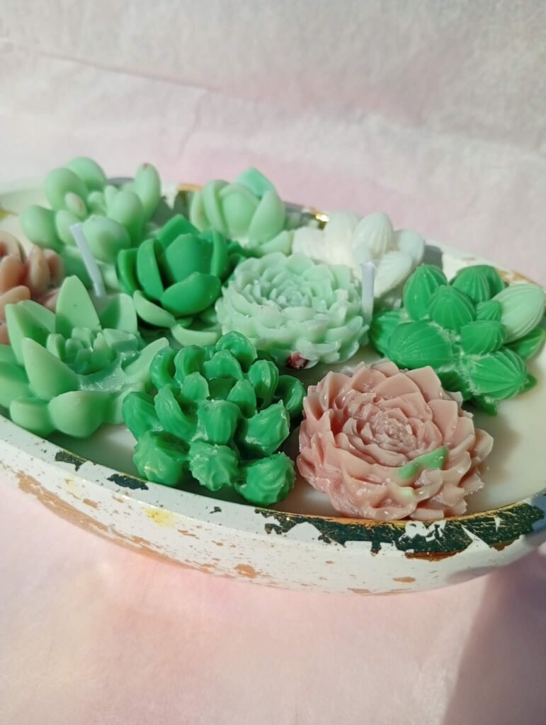 Bougie parfumée aloe vera artisanale avec fleurs et contenant fait main
